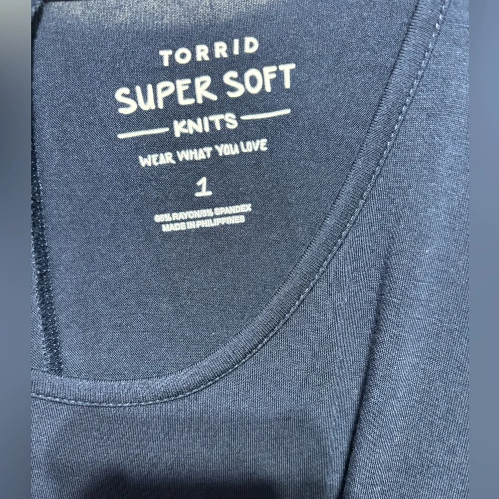 NWOT Torrid navy blue cold shoulder short sleeve shirt - Picture 3 of 5